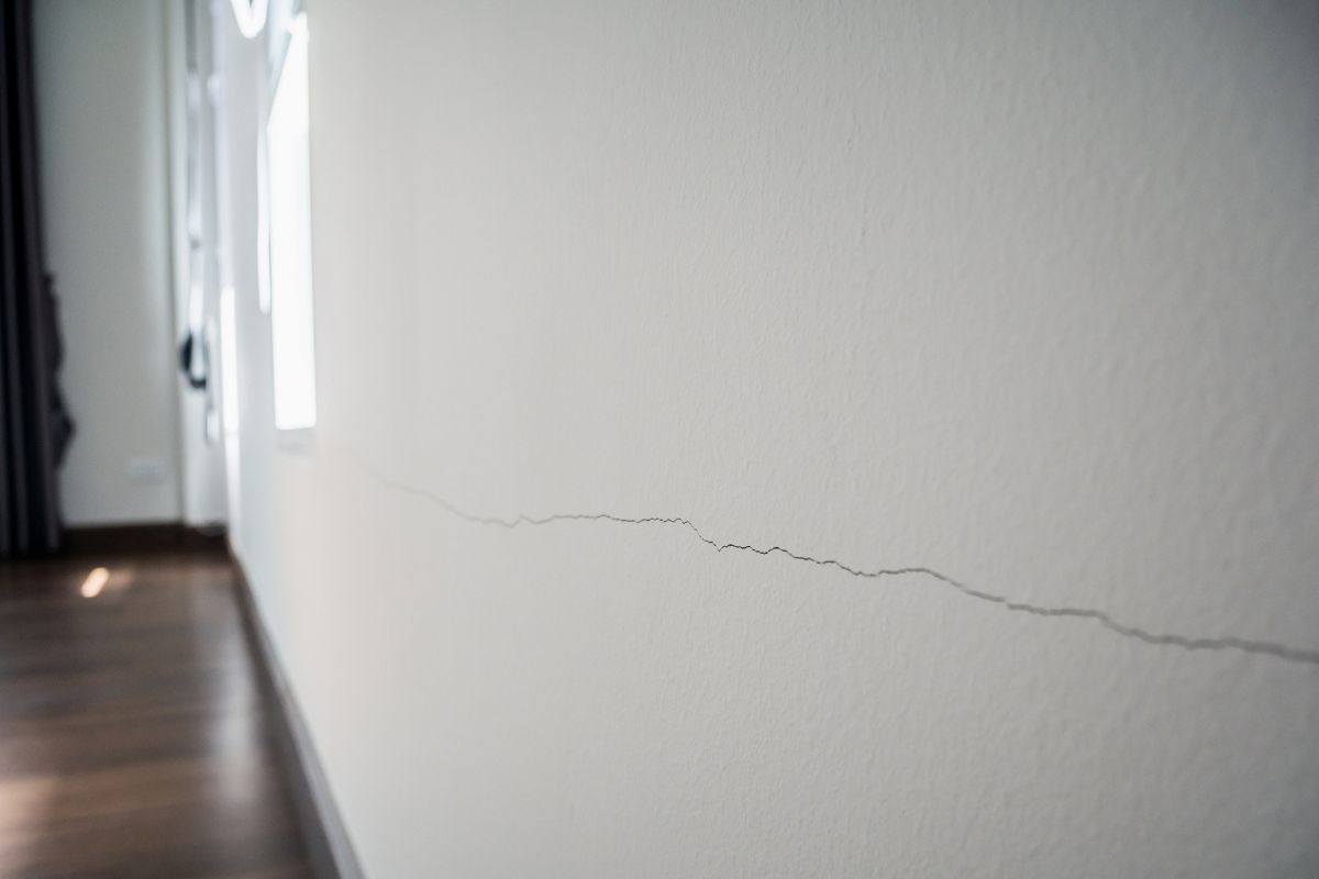 How to Know if a Wall Crack is Serious and What to Do About It