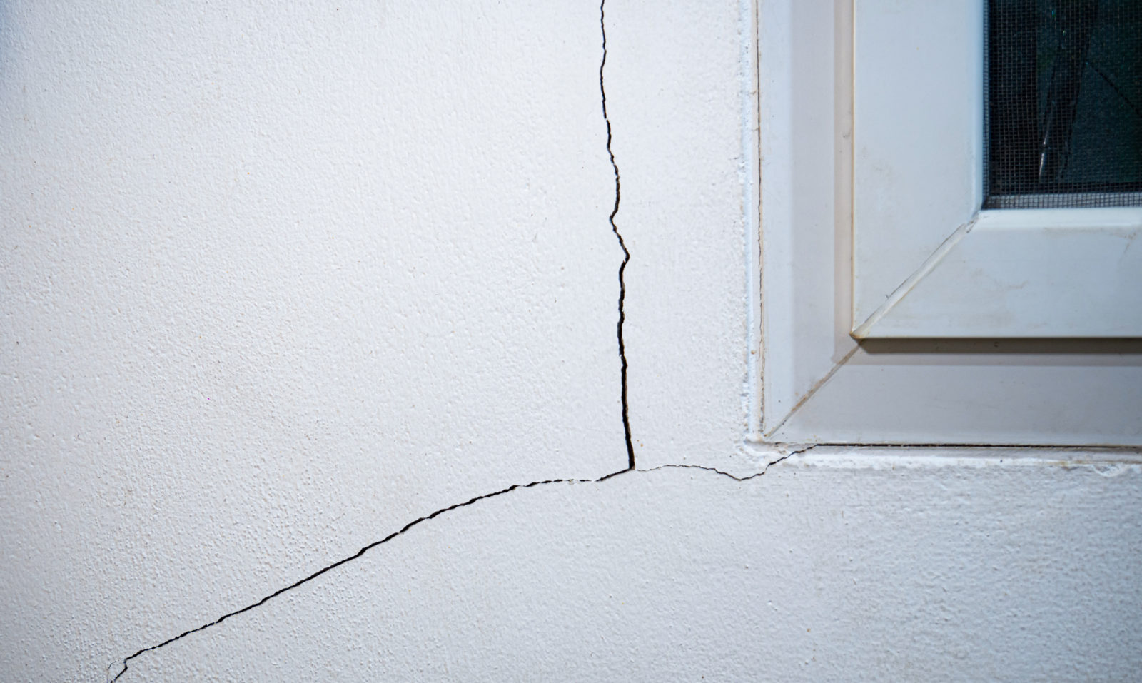 Horizontal and Vertical Wall Cracks